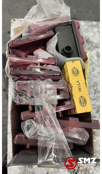 Mercedes-Benz Lot onderdelen Mercedes - Luz trasera para Camión: foto 1 Mercedes-Benz Lot onderdelen Mercedes - Luz trasera para Camión: foto 1