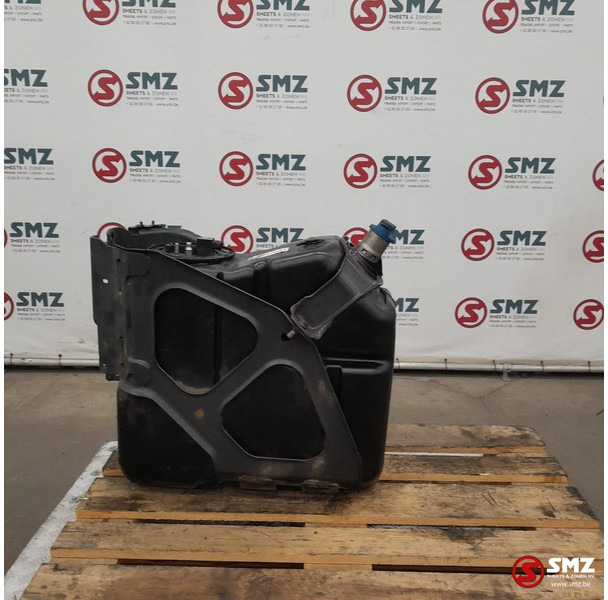 Mercedes-Benz Occ AdBluetank 60L + AdBlueniveausensor Mercedes - Sistema de combustible para Camión: foto 2 Mercedes-Benz Occ AdBluetank 60L + AdBlueniveausensor Mercedes - Sistema de combustible para Camión: foto 2