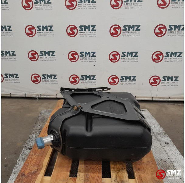 Mercedes-Benz Occ AdBluetank 60L + AdBlueniveausensor Mercedes - Sistema de combustible para Camión: foto 2 Mercedes-Benz Occ AdBluetank 60L + AdBlueniveausensor Mercedes - Sistema de combustible para Camión: foto 2