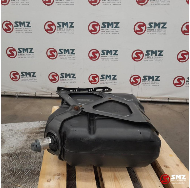 Mercedes-Benz Occ AdBluetank 60L + AdBlueniveausensor Mercedes - Sistema de combustible para Camión: foto 2 Mercedes-Benz Occ AdBluetank 60L + AdBlueniveausensor Mercedes - Sistema de combustible para Camión: foto 2