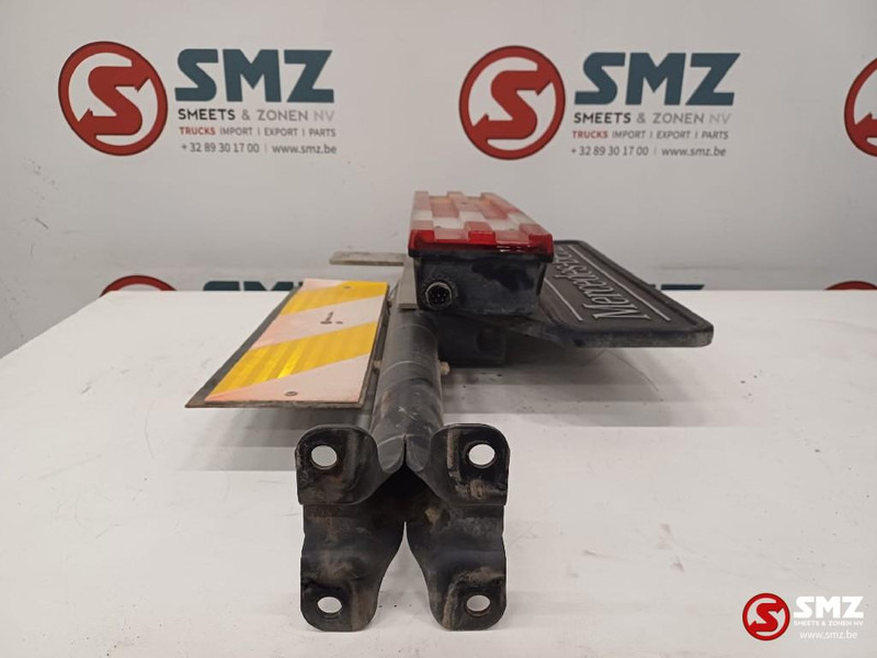 Mercedes-Benz Occ achterlicht rechts met steun Mercedes - Luz trasera para Camión: foto 3 Mercedes-Benz Occ achterlicht rechts met steun Mercedes - Luz trasera para Camión: foto 3