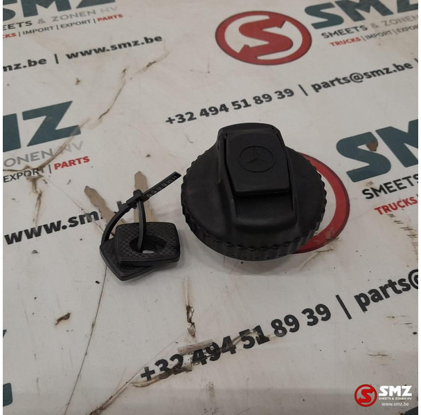 Mercedes-Benz Tankdop met sleutel Mercedes - Sistema de combustible para Camión: foto 1 Mercedes-Benz Tankdop met sleutel Mercedes - Sistema de combustible para Camión: foto 1