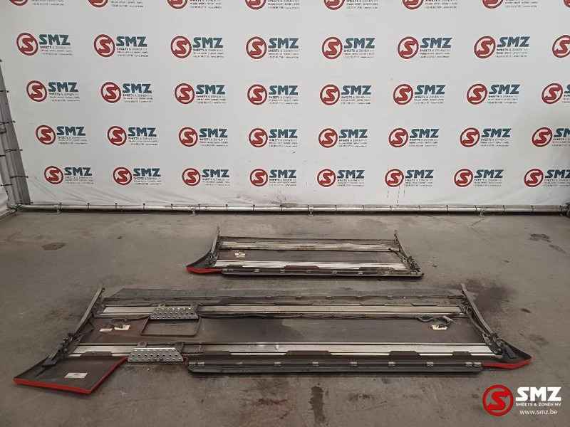 Renault Occ set side skirts L/R Renault - Bastidor/ Chasis para Camión: foto 2 Renault Occ set side skirts L/R Renault - Bastidor/ Chasis para Camión: foto 2