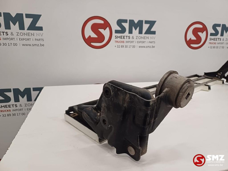 Volvo Occ voorgrille + scharnieren Volvo - Parrilla para Camión: foto 3 Volvo Occ voorgrille + scharnieren Volvo - Parrilla para Camión: foto 3