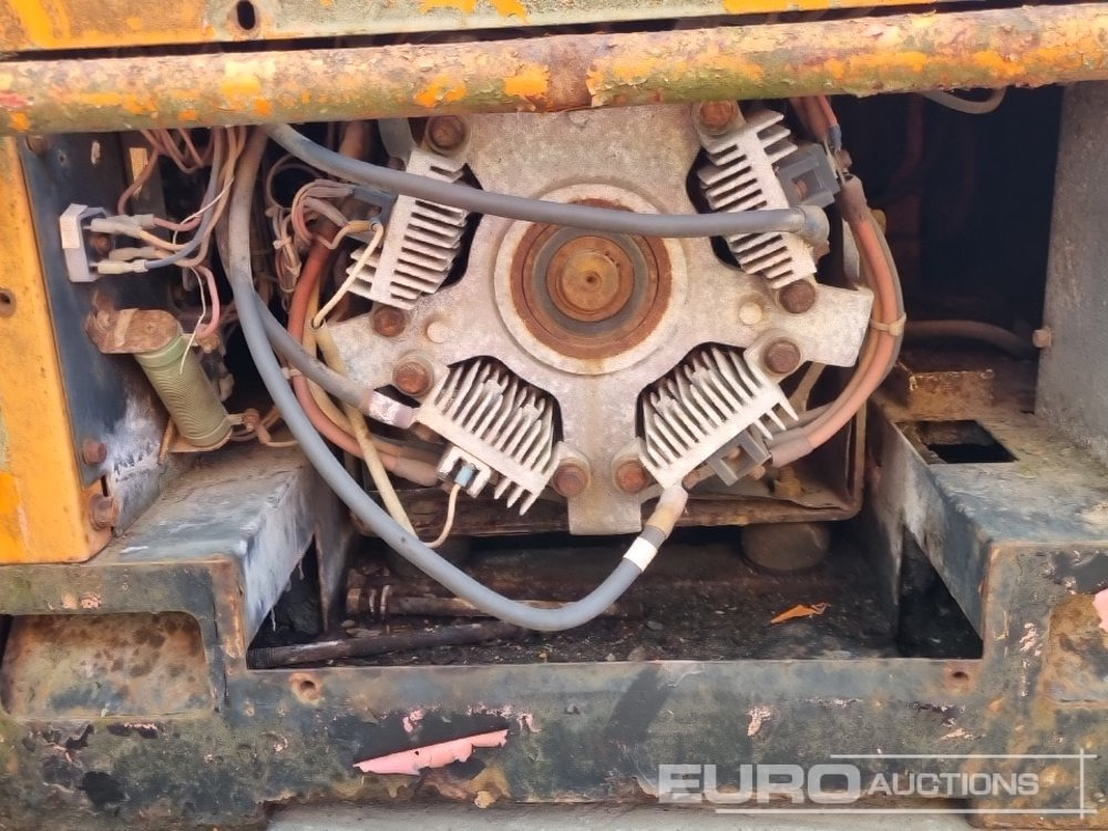 Generador industriale 110Volt Generator/Welder, 3 Cylinder Engine (2 of), 230Volt Generator/Welder, Engine (Parts Missing): foto 14