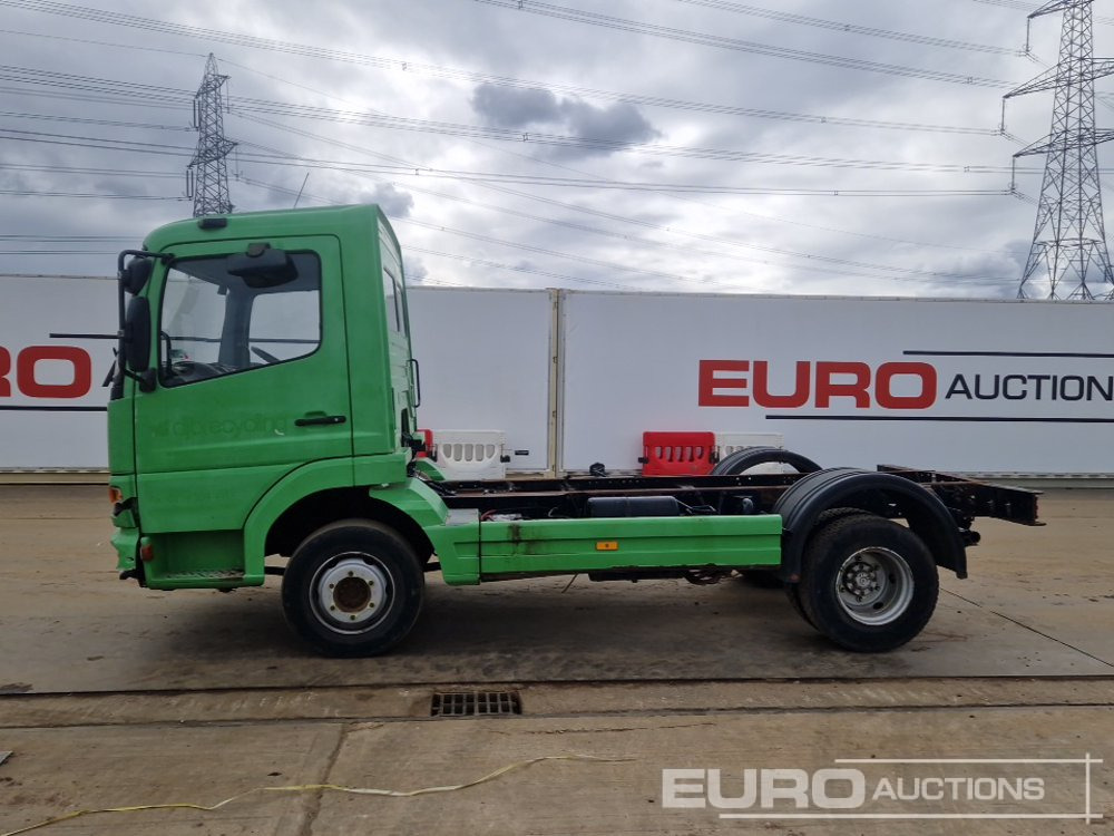 2002 Mercedes 4x2 Chassis Cab, Manual Gearbox - Camión chasis: foto 2 2002 Mercedes 4x2 Chassis Cab, Manual Gearbox - Camión chasis: foto 2