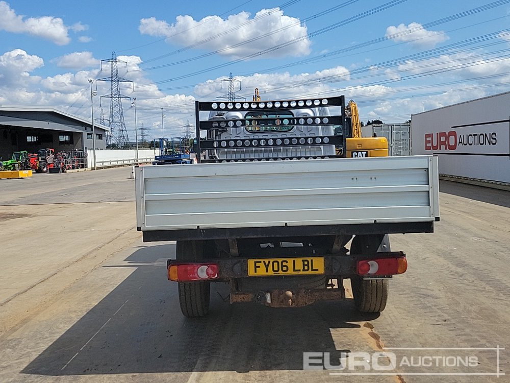 2006 Nissan Cabstar 34.10 - Furgoneta caja abierta: foto 4 2006 Nissan Cabstar 34.10 - Furgoneta caja abierta: foto 4