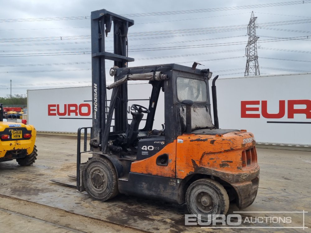 2010 Doosan Diesel Forklift, 2 Stage Mast, Side Shift, Forks - Carretilla elevadora: foto 3 2010 Doosan Diesel Forklift, 2 Stage Mast, Side Shift, Forks - Carretilla elevadora: foto 3