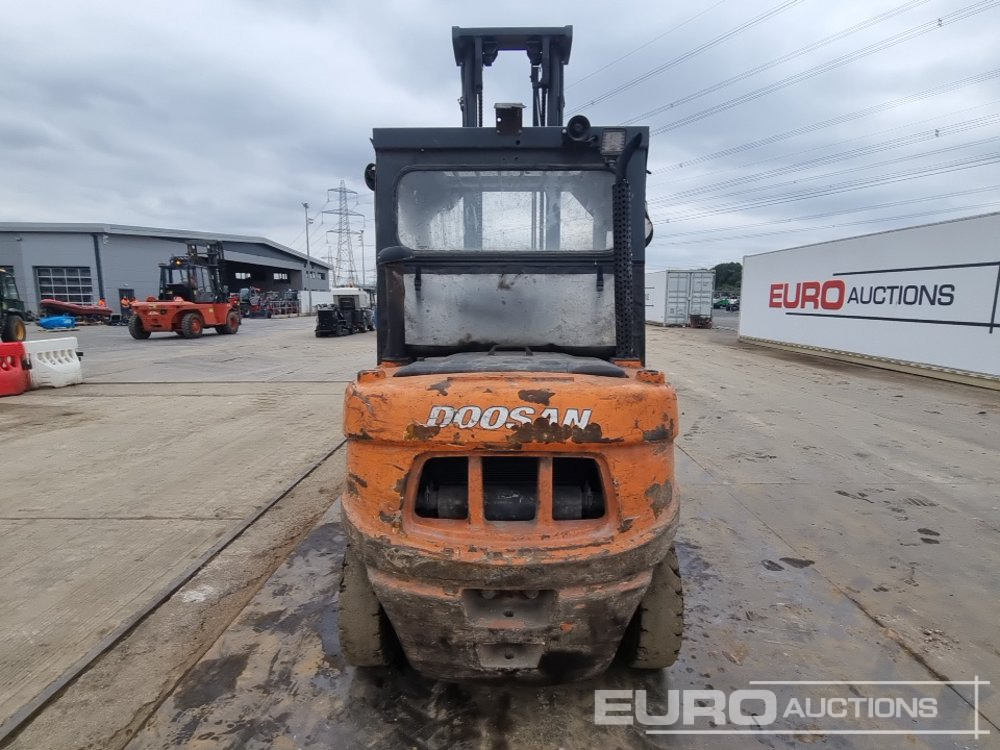 2010 Doosan Diesel Forklift, 2 Stage Mast, Side Shift, Forks - Carretilla elevadora: foto 4 2010 Doosan Diesel Forklift, 2 Stage Mast, Side Shift, Forks - Carretilla elevadora: foto 4