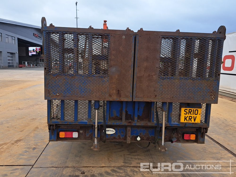 2010 Isuzu 4x2 Beavertail Plant Lorry, Auto Gearbox, Winch, Hydraulic Fliptoe Ramp - Camión caja abierta: foto 4 2010 Isuzu 4x2 Beavertail Plant Lorry, Auto Gearbox, Winch, Hydraulic Fliptoe Ramp - Camión caja abierta: foto 4