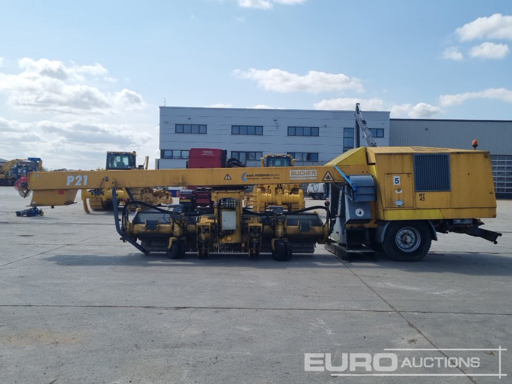 Bucher Schorling P21 Single Axle Runway Sweeper, Snow Clearing Brush, Snow Blower, Dryer - Soplador de nieve: foto 2 Bucher Schorling P21 Single Axle Runway Sweeper, Snow Clearing Brush, Snow Blower, Dryer - Soplador de nieve: foto 2