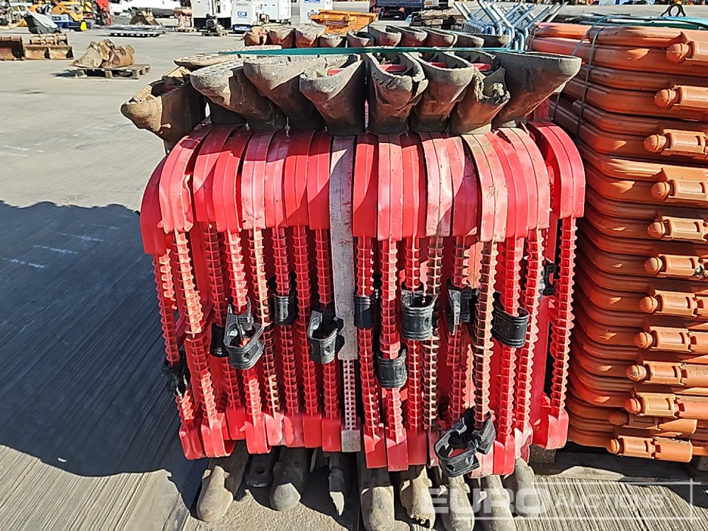 Equipo de construcción Bundle of Rubber Mats (3 of), Metal Pedestrian Fencing (2 of), Plastic Pedestrian Fencing (4 of): foto 14