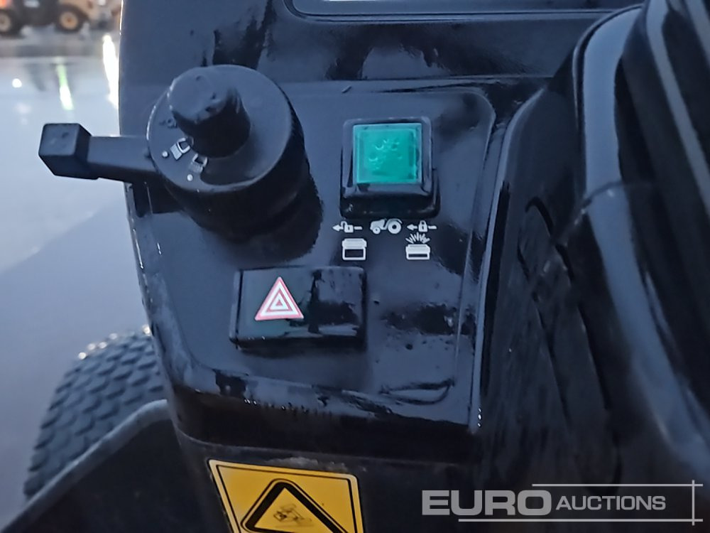 Mini tractor JCB 331HST: foto 36 Mini tractor JCB 331HST: foto 36