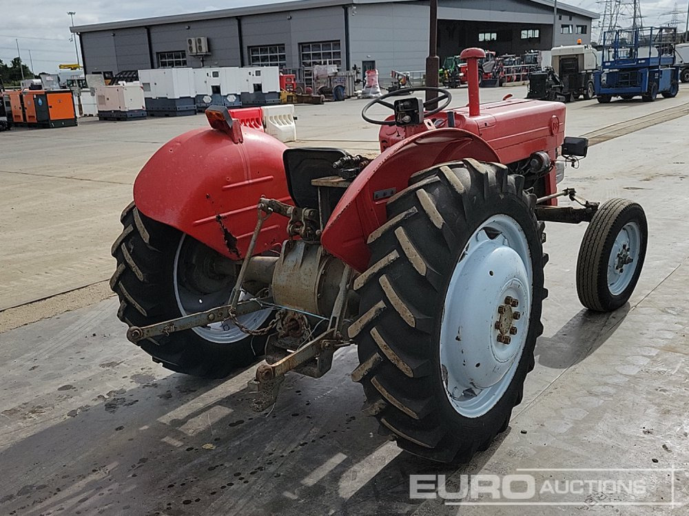 Massey Ferguson MF133 - Tractor: foto 5 Massey Ferguson MF133 - Tractor: foto 5