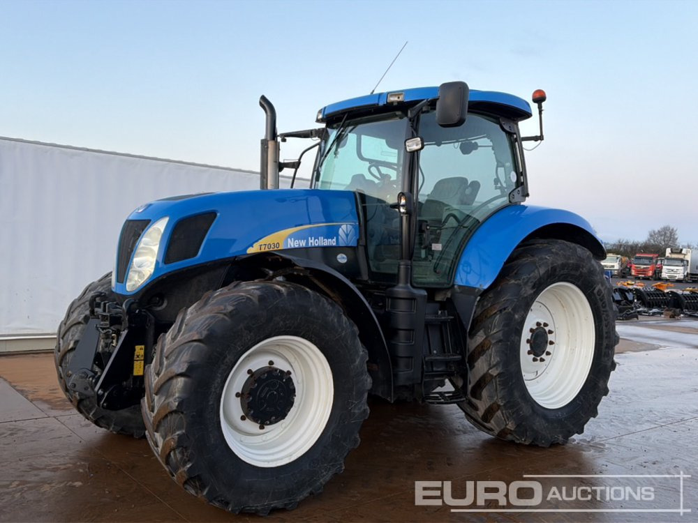 New Holland T7030 - Tractor: foto 1 New Holland T7030 - Tractor: foto 1