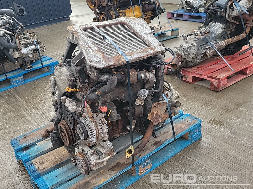 Nissan 4 Cylinder Engine, Gearbox - Motor: foto 1 Nissan 4 Cylinder Engine, Gearbox - Motor: foto 1