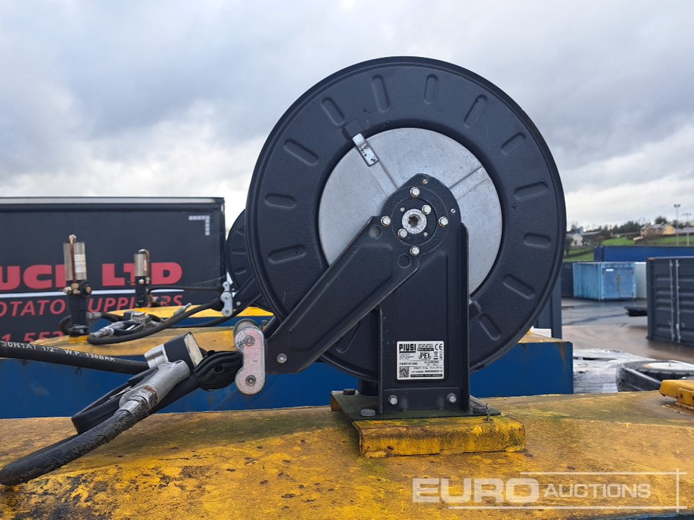 Steel Tank, Retractable Hose (3 of) - Tanque de almacenamiento: foto 5 Steel Tank, Retractable Hose (3 of) - Tanque de almacenamiento: foto 5