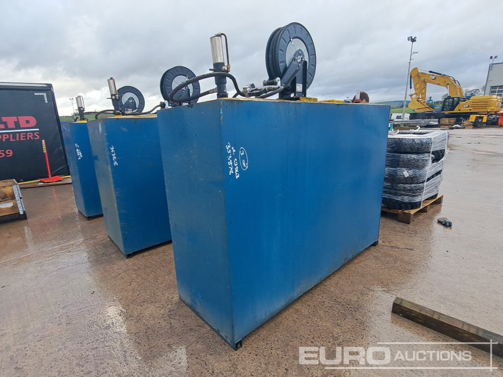 Steel Tank, Retractable Hose (3 of) - Tanque de almacenamiento: foto 4 Steel Tank, Retractable Hose (3 of) - Tanque de almacenamiento: foto 4