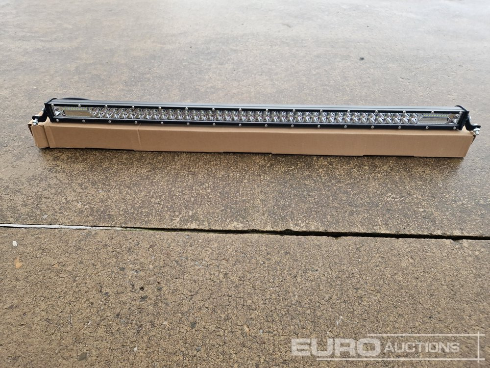 Unused 32" 300W Combo Beam LED Light Bar, Mounting Brackets, IP68 Waterproof - Equipo de taller: foto 5 Unused 32" 300W Combo Beam LED Light Bar, Mounting Brackets, IP68 Waterproof - Equipo de taller: foto 5