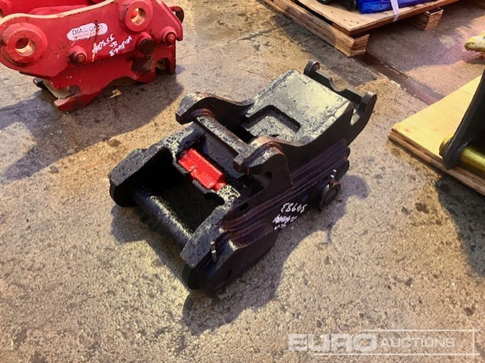 Unused CAT Hydraulic Double Lock QH 50mm Pin to suit 6-8 Ton Excavator - Acoplamiento rápido: foto 1 Unused CAT Hydraulic Double Lock QH 50mm Pin to suit 6-8 Ton Excavator - Acoplamiento rápido: foto 1