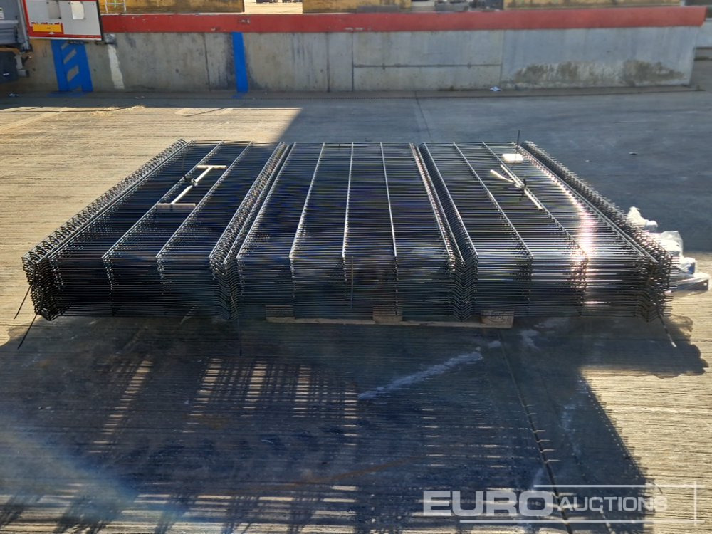 Equipo de construcción Unused Galvanised & Powder Coated Heavy Duty (5mm) Wire Mesh Fencing, 25 x H2.4m x W2.2m Panels, 26 x 60mm x 60mm x3m Posts, with Fittings (Black): foto 6