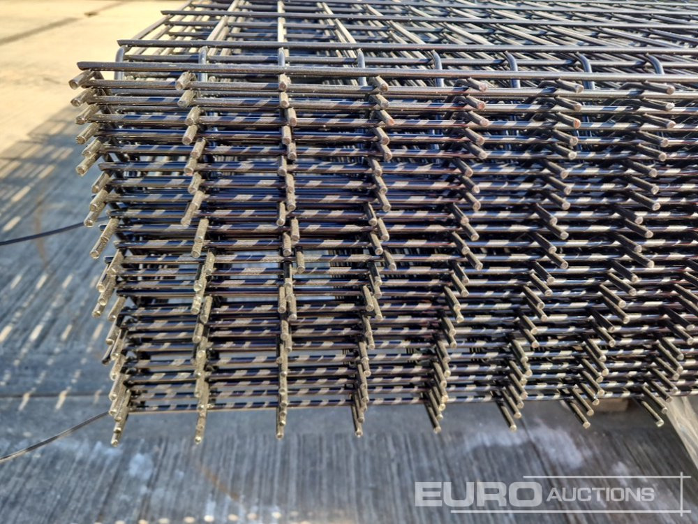 Equipo de construcción Unused Galvanised & Powder Coated Heavy Duty (5mm) Wire Mesh Fencing, 25 x H2.4m x W2.2m Panels, 26 x 60mm x 60mm x3m Posts, with Fittings (Black): foto 12