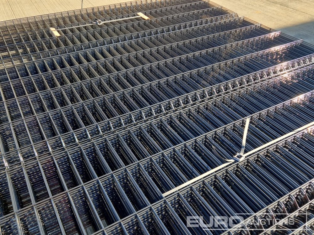 Equipo de construcción Unused Galvanised & Powder Coated Heavy Duty (5mm) Wire Mesh Fencing, 25 x H2.4m x W2.2m Panels, 26 x 60mm x 60mm x3m Posts, with Fittings (Black): foto 11