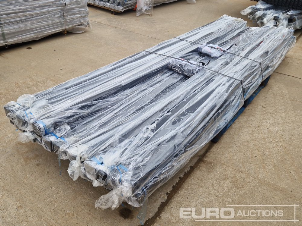 Equipo de construcción Unused Galvanised & Powder Coated Heavy Duty (5mm) Wire Mesh Fencing, 25 x H2.4m x W2.2m Panels, 26 x 60mm x 60mm x3m Posts, with Fittings (Black): foto 16
