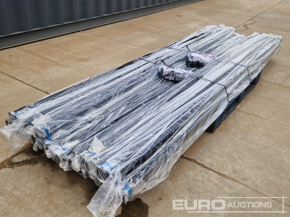 Equipo de construcción Unused Galvanised & Powder Coated Heavy Duty (5mm) Wire Mesh Fencing, 25 x H2.4m x W2.2m Panels, 26 x 60mm x 60mm x3m Posts, with Fittings (Black): foto 14