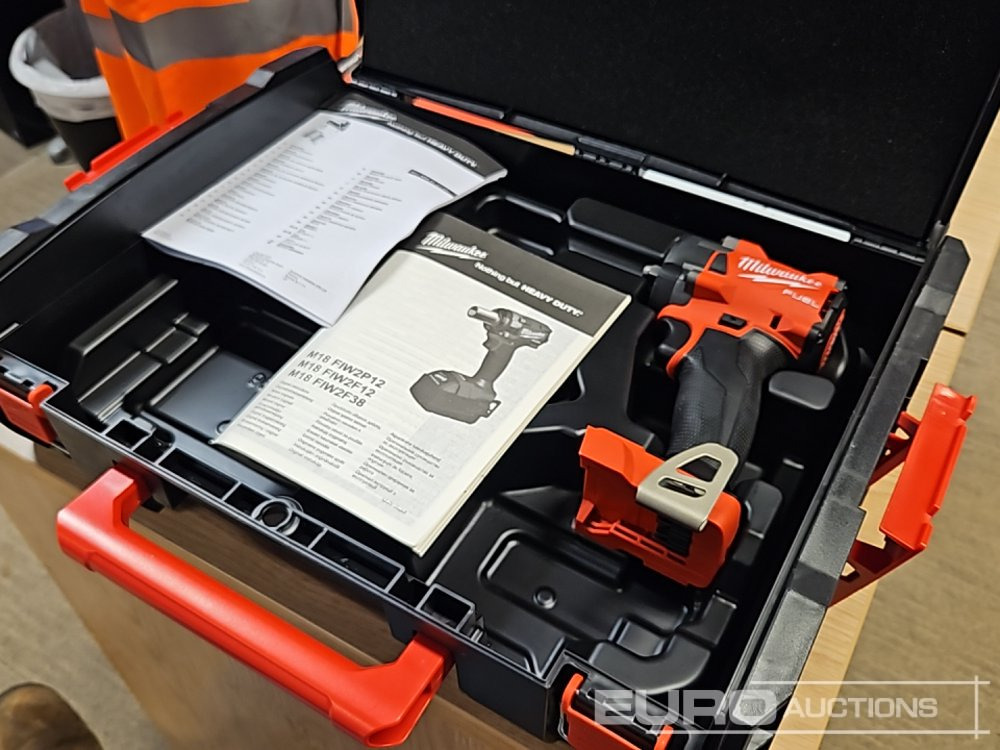 Unused Milwaukee M18 FIW2F38 18V Fuel Brushless 3/8'' Impact Wrench - (Body and Case Onlu) - Equipo de construcción: foto 1 Unused Milwaukee M18 FIW2F38 18V Fuel Brushless 3/8'' Impact Wrench - (Body and Case Onlu) - Equipo de construcción: foto 1