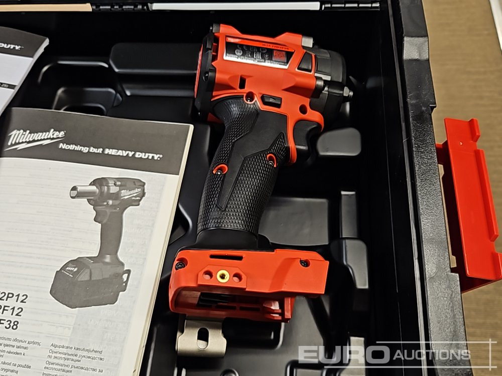 Unused Milwaukee M18 FIW2F38 18V Fuel Brushless 3/8'' Impact Wrench - (Body and Case Onlu) - Equipo de construcción: foto 4 Unused Milwaukee M18 FIW2F38 18V Fuel Brushless 3/8'' Impact Wrench - (Body and Case Onlu) - Equipo de construcción: foto 4