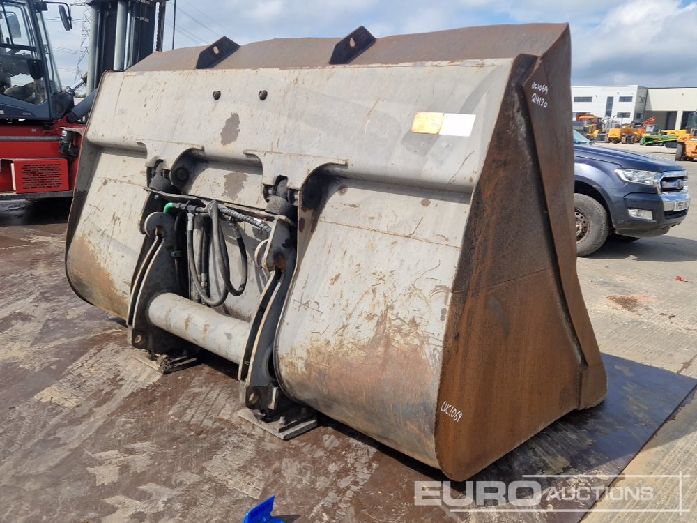 Volvo 118" Hi Tip Bucket to suit Wheeled Loader - Cazo: foto 5 Volvo 118" Hi Tip Bucket to suit Wheeled Loader - Cazo: foto 5