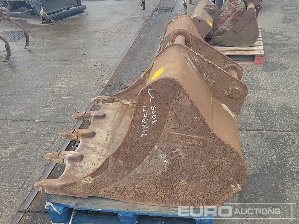 Volvo 46" Digging Bucket 65mm Pin to suit 13 Ton Excavator - Cazo: foto 2 Volvo 46" Digging Bucket 65mm Pin to suit 13 Ton Excavator - Cazo: foto 2