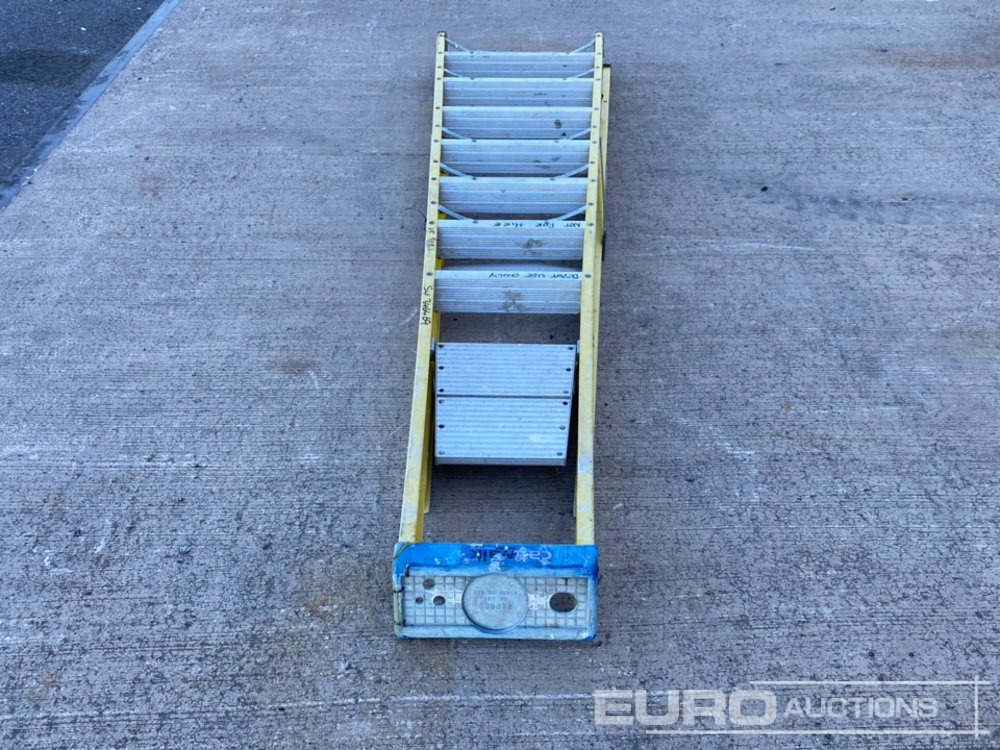 Youngman 8 Tread Fibreglass Step Ladder - Equipo de construcción: foto 4 Youngman 8 Tread Fibreglass Step Ladder - Equipo de construcción: foto 4