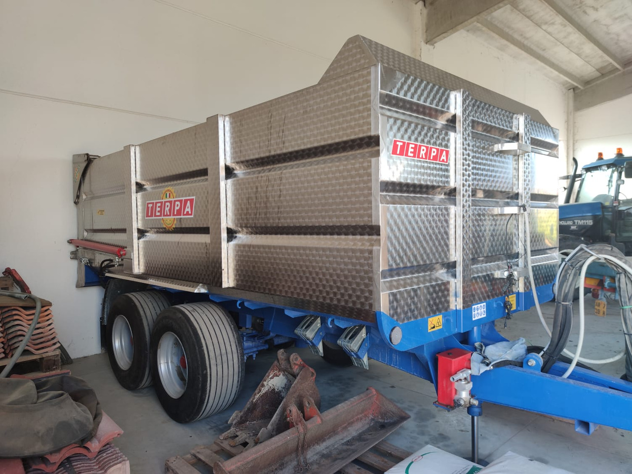 Rimorchio per vendemmia usato Terpa TT 12 HA - Remolque agrícola: foto 2 Rimorchio per vendemmia usato Terpa TT 12 HA - Remolque agrícola: foto 2