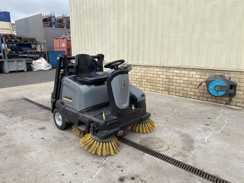 Kärcher KM 105/110 R Bp, Veegmachine, hoogkieper - Barredora vial: foto 3 Kärcher KM 105/110 R Bp, Veegmachine, hoogkieper - Barredora vial: foto 3