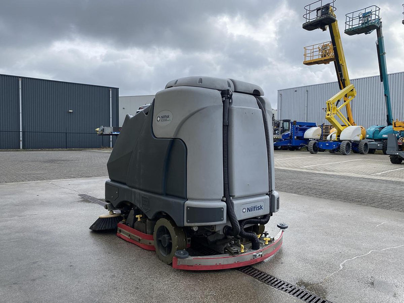 Nilfisk SC6500 1100C, Veeg- Schrobmachine - Fregadora: foto 4 Nilfisk SC6500 1100C, Veeg- Schrobmachine - Fregadora: foto 4