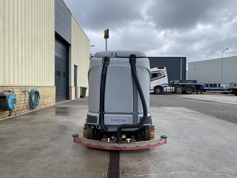 Nilfisk SC6500 1300C, Veeg- Schrobmachine - Fregadora: foto 3 Nilfisk SC6500 1300C, Veeg- Schrobmachine - Fregadora: foto 3