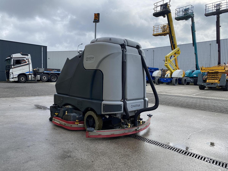 Nilfisk SC6500 1300C, Veeg- Schrobmachine - Fregadora: foto 4 Nilfisk SC6500 1300C, Veeg- Schrobmachine - Fregadora: foto 4
