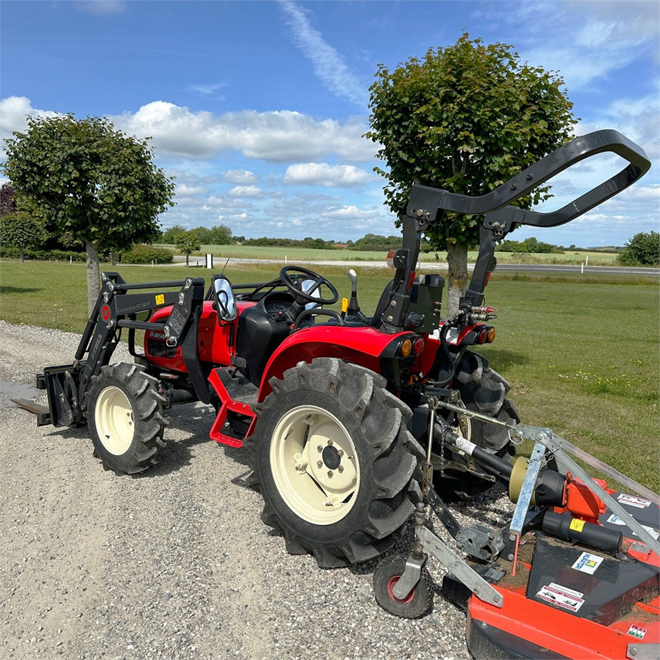 Branson 3100H - Tractor municipal: foto 5 Branson 3100H - Tractor municipal: foto 5