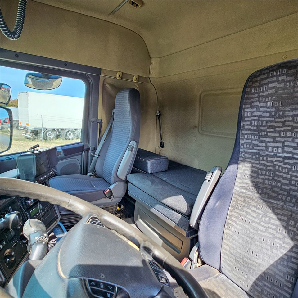 Cabeza tractora Scania R470 LA 6x2/4: foto 13