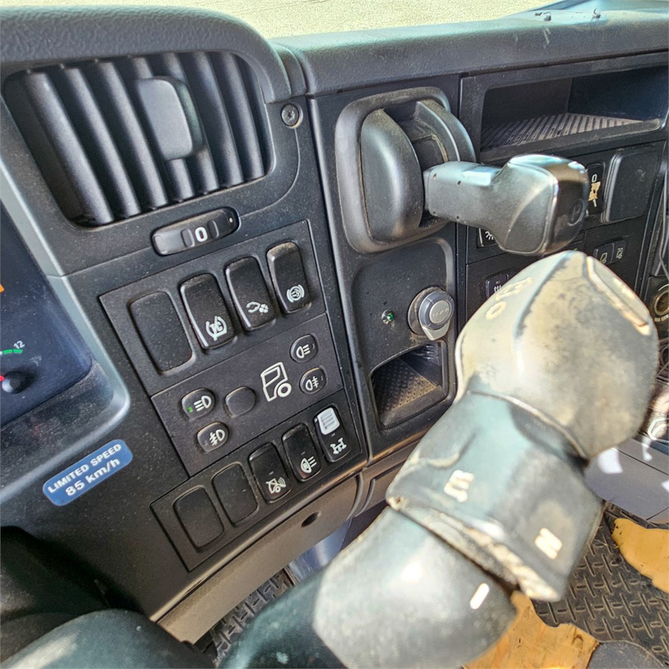 Cabeza tractora Scania R470 LA 6x2/4: foto 18