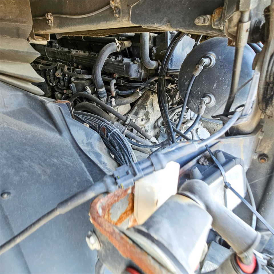 Cabeza tractora Scania R470 LA 6x2/4: foto 25