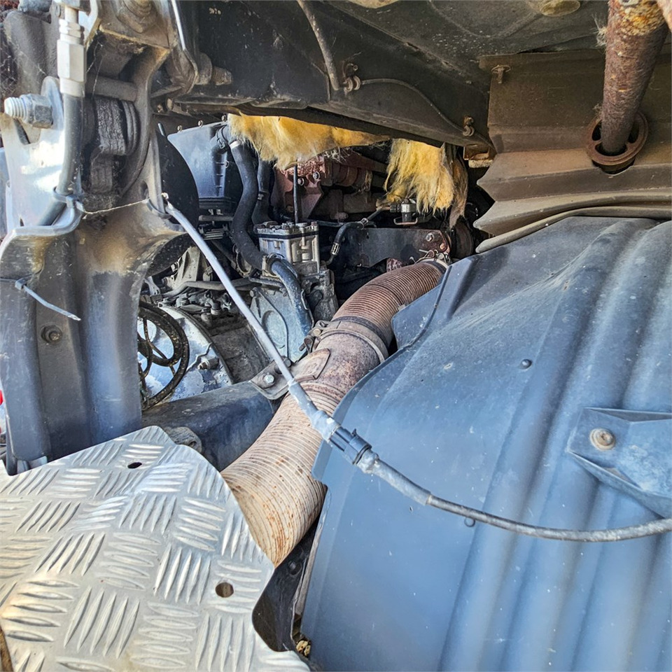 Cabeza tractora Scania R470 LA 6x2/4: foto 32