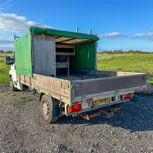 Fiat Ducato 35L ladvogn - Camión caja abierta: foto 3 Fiat Ducato 35L ladvogn - Camión caja abierta: foto 3