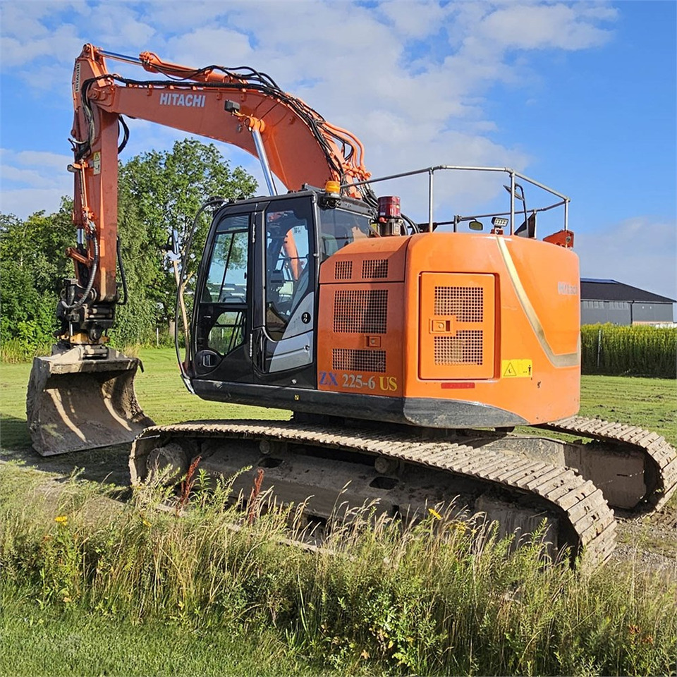 Hitachi ZX 225 - Excavadora de cadenas: foto 1 Hitachi ZX 225 - Excavadora de cadenas: foto 1