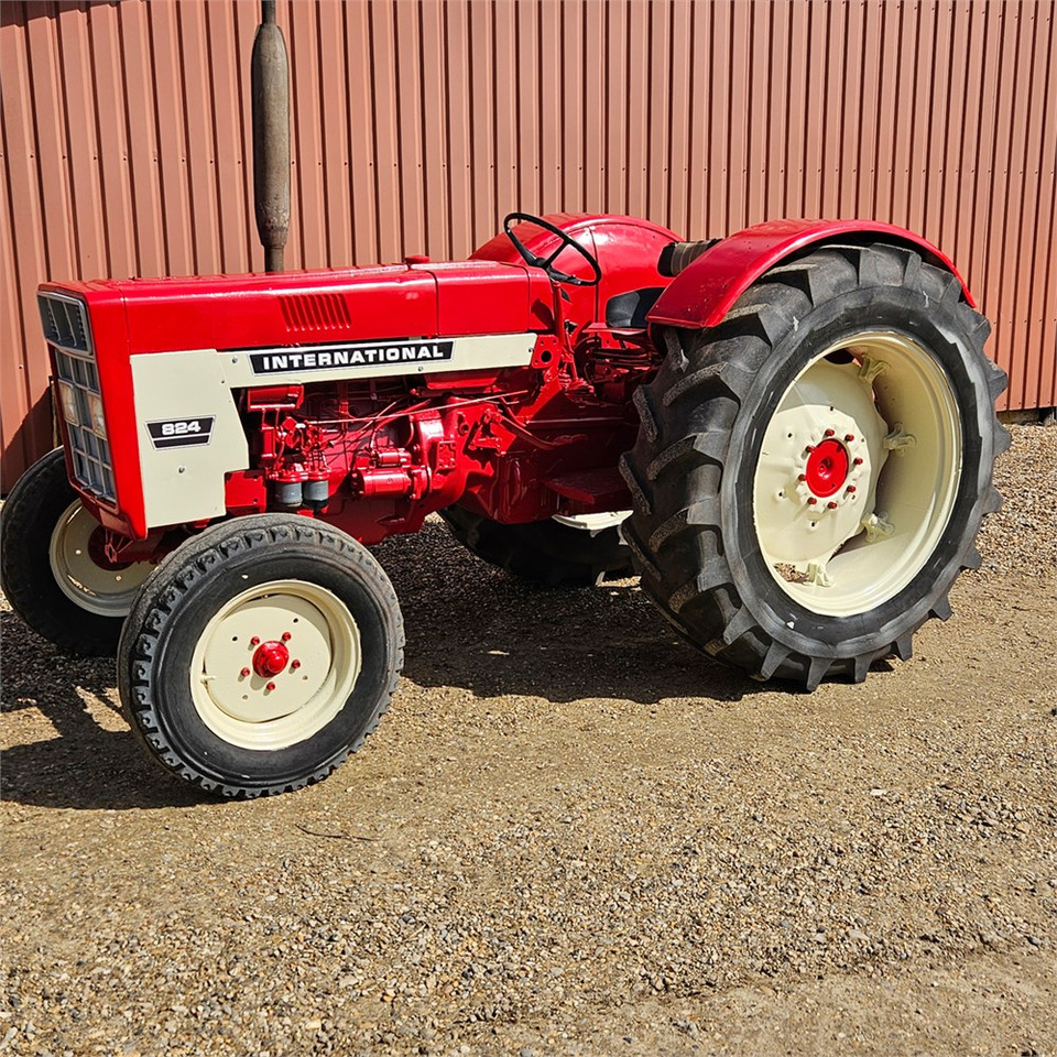 IH 824 - Tractor: foto 1 IH 824 - Tractor: foto 1