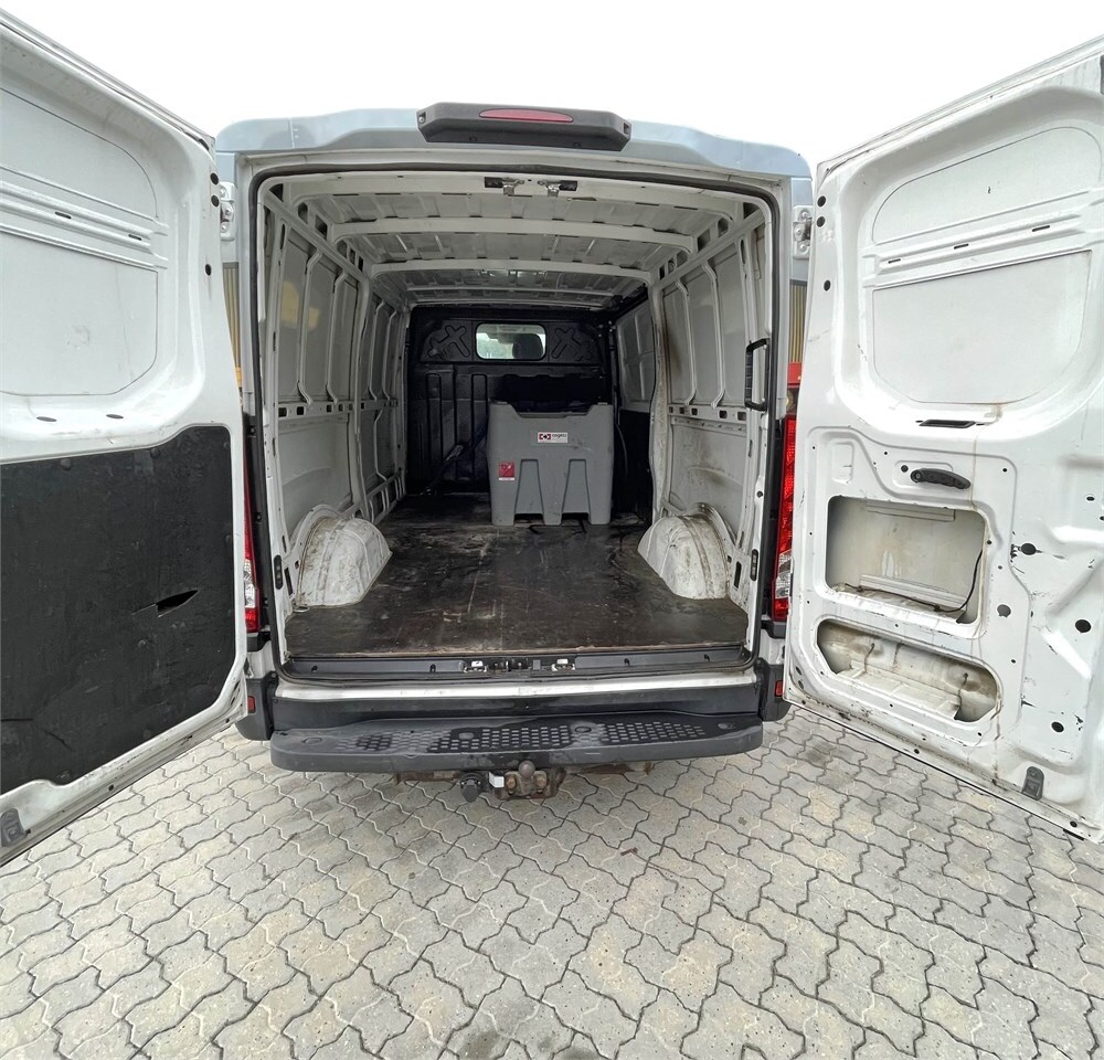 Furgón Iveco 35-120 HI Matic: foto 7 Furgón Iveco 35-120 HI Matic: foto 7