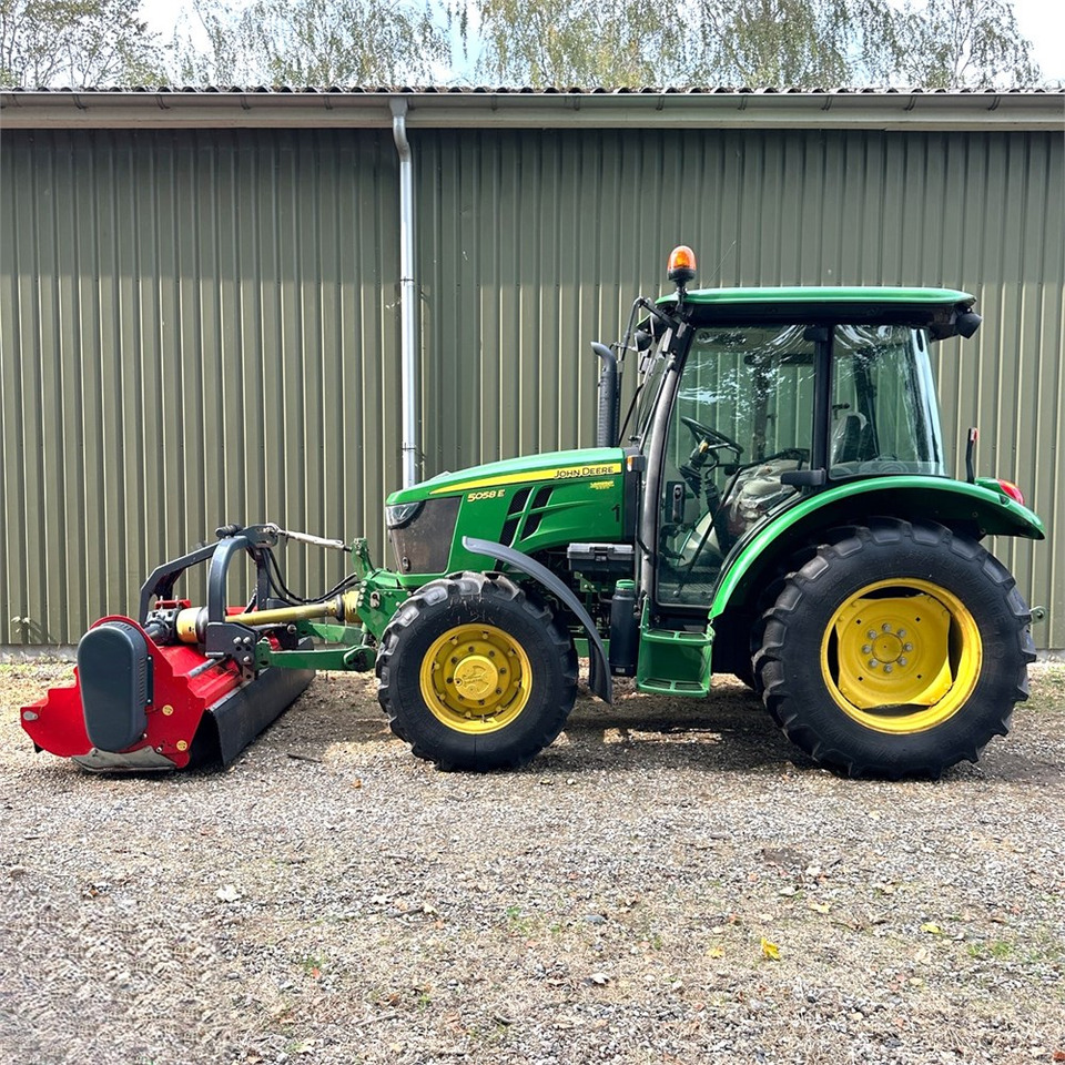 John Deere 5058 E - Tractor: foto 4 John Deere 5058 E - Tractor: foto 4