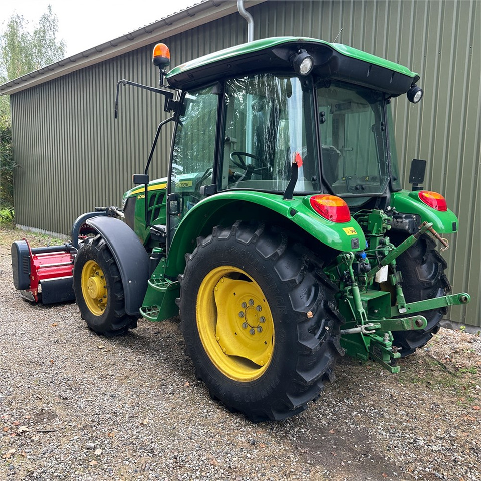 John Deere 5058 E - Tractor: foto 5 John Deere 5058 E - Tractor: foto 5